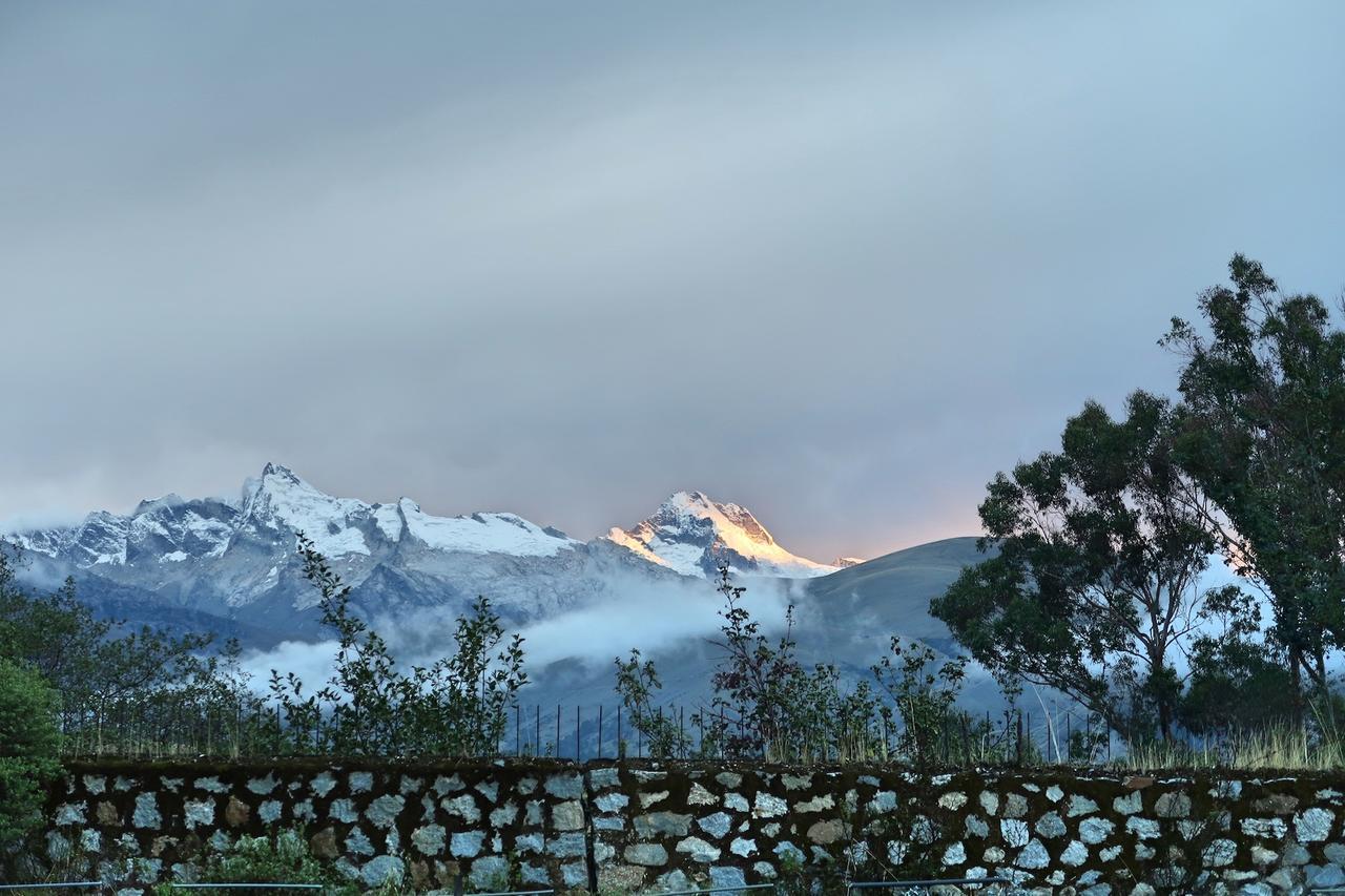 The Lazy Dog Inn A Mountain Lodge Уарас Экстерьер фото